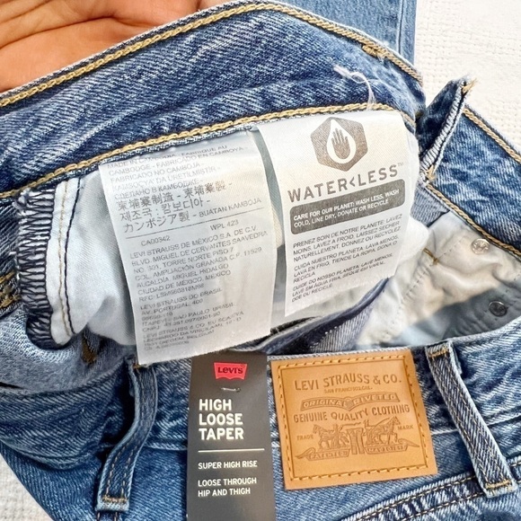 Levi's High Loose Taper Jeans - Picture 11 of 12